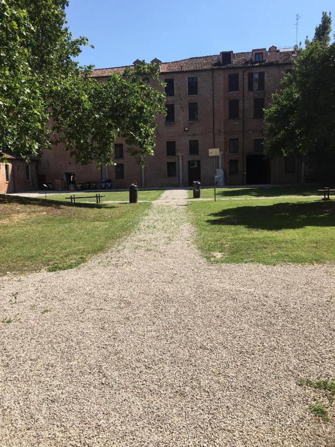 Casa Duchesse Al Castello Lägenhet Ferrara Exteriör bild